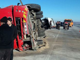 Kaza sonrası can pazarı: 2’si ağır 35 kişi yaralı