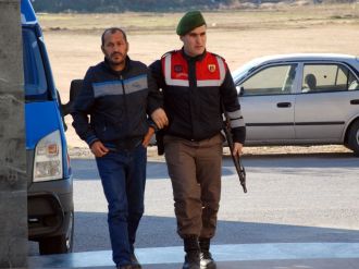 Şakalaştığı arkadaşlarını komaya soktu