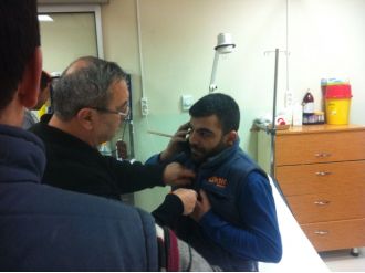 Makineden fırlayan çıta boynuna ok gibi saplandı