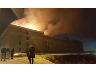 Lisede korkutan yangın