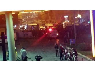 Kızgın vatandaşlar yolu kapadı