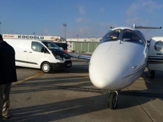 Atatürk Havalimanında uçağa minibüs çarptı