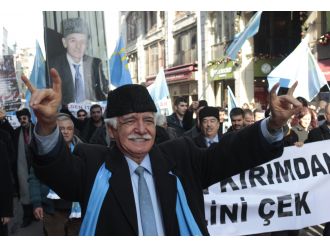 Rusya Konsolosluğu önünde Kırım eylemi