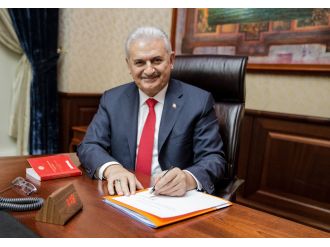 Yıldırım’ın teklifi imzalarken fotoğrafı paylaşıldı