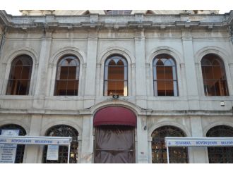 Terör saldırısında Bezmialem Camii de hasar gördü