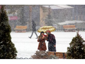 Dikkat: Kar geliyor !