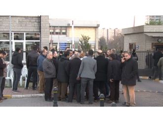 Adli Tıp Kurumu önünde acı bekleyiş