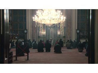 Hain saldırıda zarar gören camide şehitler için dua edildi