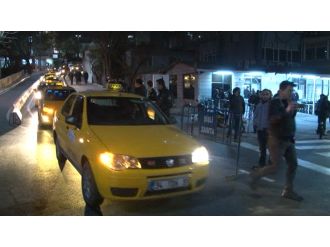 Taksicilerden teröre sessiz protesto
