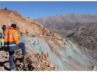 Toprak altındaki son işçiye de ulaşıldı