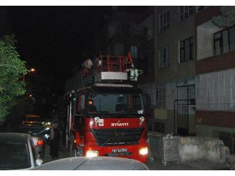 Yangında 3 kişi dumandan etkilendi