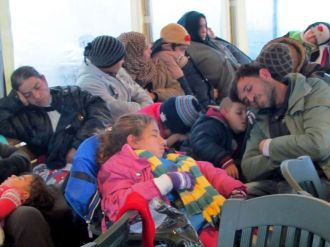 Çeşme’de 53 kaçak göçmen yakalandı