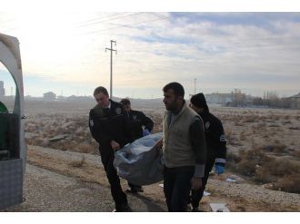 Yol kenarında 19 yaşındaki gencin cesedi bulundu