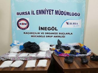 Genç kızın iç çamaşırından, ninenin belinden uyuşturucu çıktı