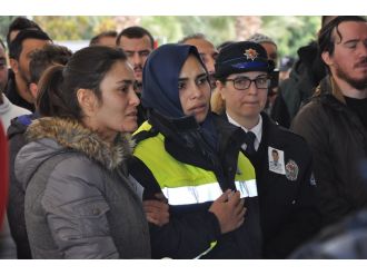 Karnında bebeği, üstünde üniforması ile şehidini uğurladı