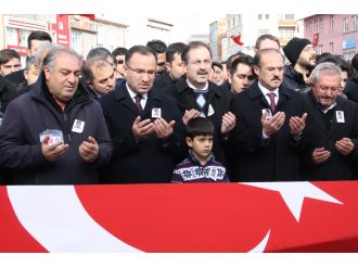 Cenazeye Bakan Bozdağ da katıldı