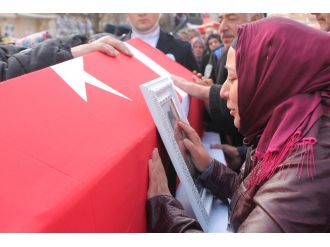 Şehit kardeşe son bakış