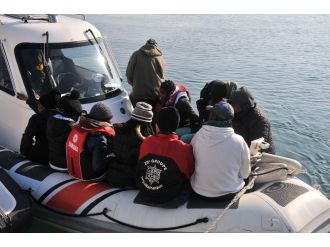 Lastik botta 53 kaçak yakalandı