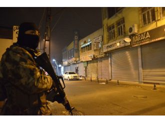 İlçe teşkilatlarında çok sayıda kişi gözaltı alındı