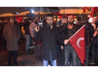 Pop müziğin ünlü isminden teröre sessiz protesto