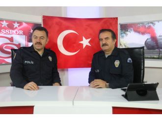 Spor programını polis üniformasıyla sundular