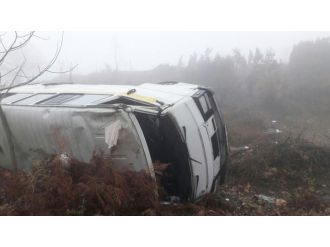 Öğrencileri taşıyan minibüs uçuruma yuvarlandı: 11 yaralı