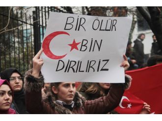 Ankara Üniversitesi öğrencilerinden polise destek, teröre lanet