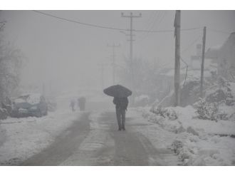 517 köy yolu ulaşıma kapandı