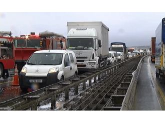 TEM’i kilitleyen tır yangını