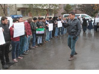 Rusya Büyükelçiliği önünde ’Halep’ diye haykırdılar