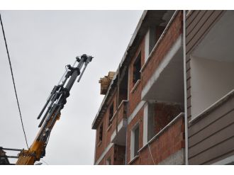 İnşaattan düşen işçi hayatını kaybetti