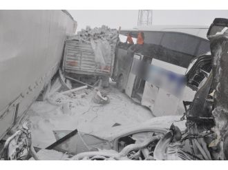 Sivas’ta zincirleme trafik kazası: 15 yaralı