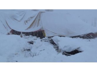 Okulun tatil olması faciayı önledi: Çatı böyle çöktü