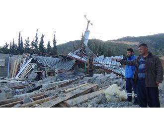 Mersin’de soğuk ve fırtına: 1 ölü