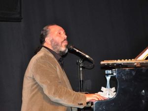 Manisada Fatih Erkoç Konseri