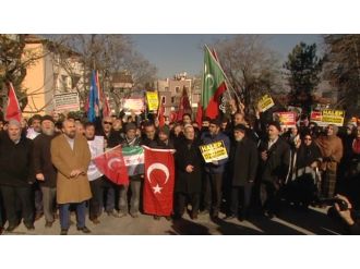 Halep’teki zulüm Rusya Büyükelçiliği önünde protesto edildi