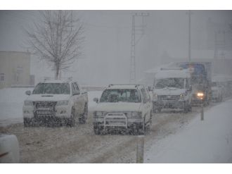 Kar yağışı yurdu etkisi altına aldı
