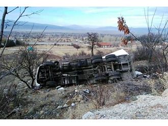 Şişe toplayan adam kamyonun altında can verdi