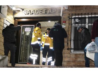 Silahlı saldırıya uğrayan ünlü yazar hayatını kaybetti