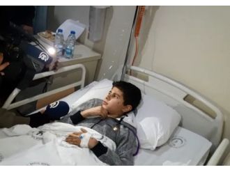 Halepli çocuk: "Yolda yürürken bombalar yağıyordu"