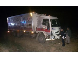 Kamyonun altında feci şekilde can verdi