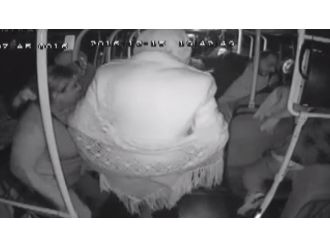 Otobüs şoförüne tekme tokat saldırı kamerada