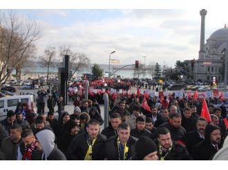 Yüzlerce kişi Şehitler Tepesi’ne akın etti