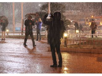 Şehitler Tepesi ve Taksim Meydanı’ında kar yağışı