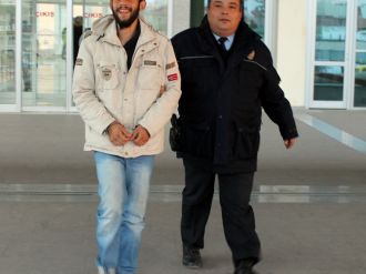 Husumetlisini baltayla öldürdü, kameralara gülümsedi