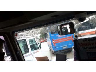 Cep telefonuyla konuşan şoför, yolcuların canını hiçe saydı