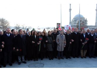 AK Parti’li milletvekilleri Şehitler Tepesinde dua etti