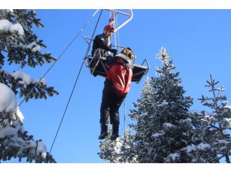 35 kişi telesiyejde mahsur kaldı