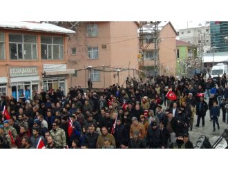 Çukurca’da ’teröre lanet’ yürüyüşü