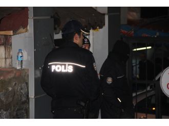 Meslektaşları ve yakınları şehit polisin evinde